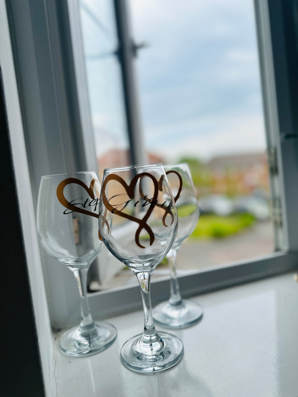 Personalised Heart Wine Glass – Customisable with Name for Birthdays, Anniversaries & More
