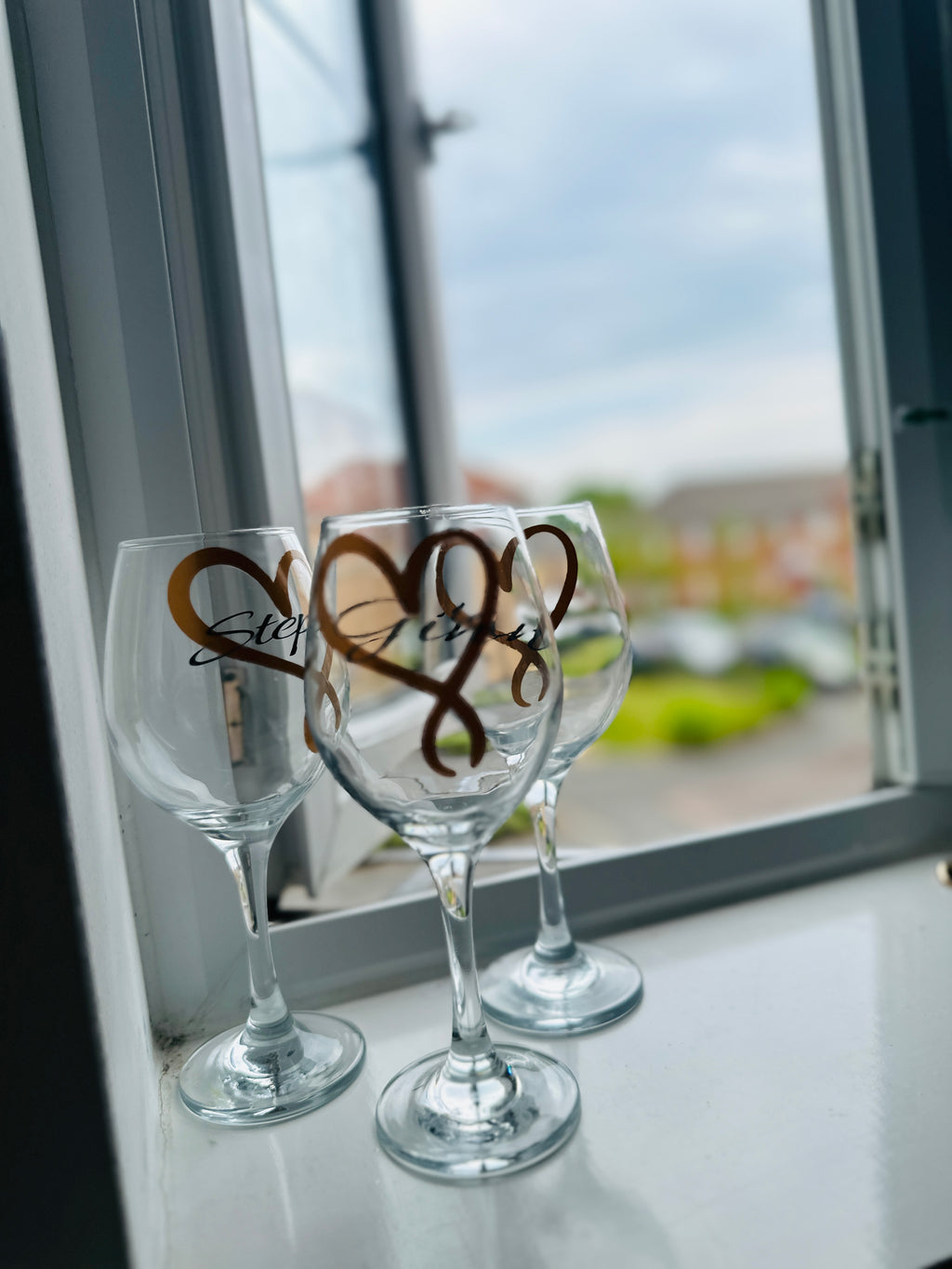 Personalised Heart Wine Glass – Customisable with Name for Birthdays, Anniversaries & More