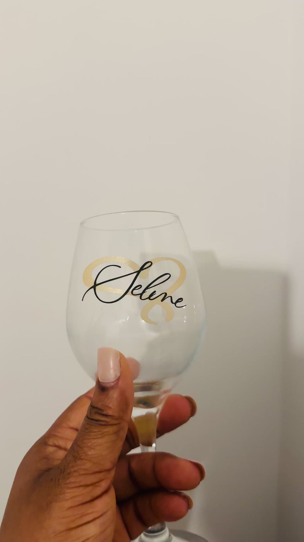 Personalised Heart Wine Glass – Customisable with Name for Birthdays, Anniversaries & More